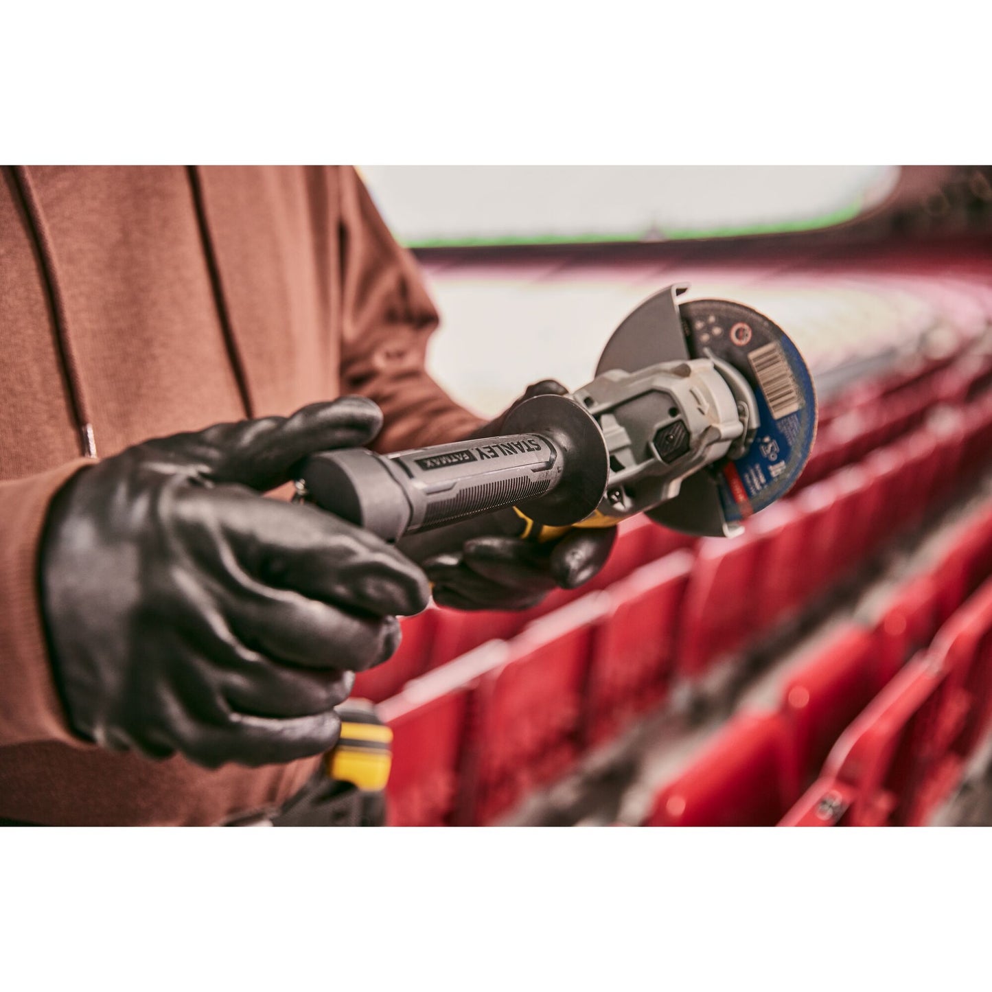 STANLEY FATMAX SFMCG700M2K-QW V20 Cordless Brushless 125mm Angle Grinder with 2 x 4.0Ah Lithium Ion Batteries and Kit Box