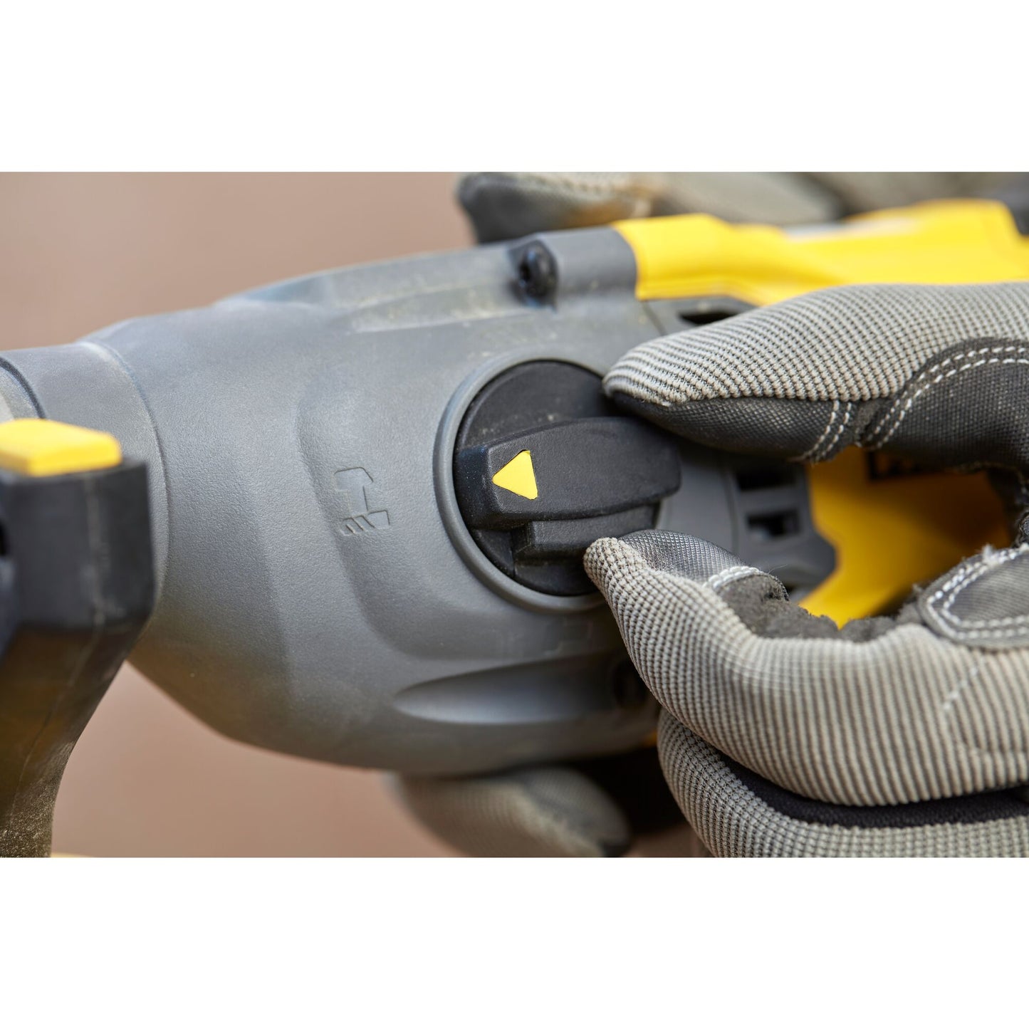STANLEY FATMAX SFMCH900M22-QW Tassellatore SDS PLUS brushless V20, 2 batterie 18V 4.0Ah