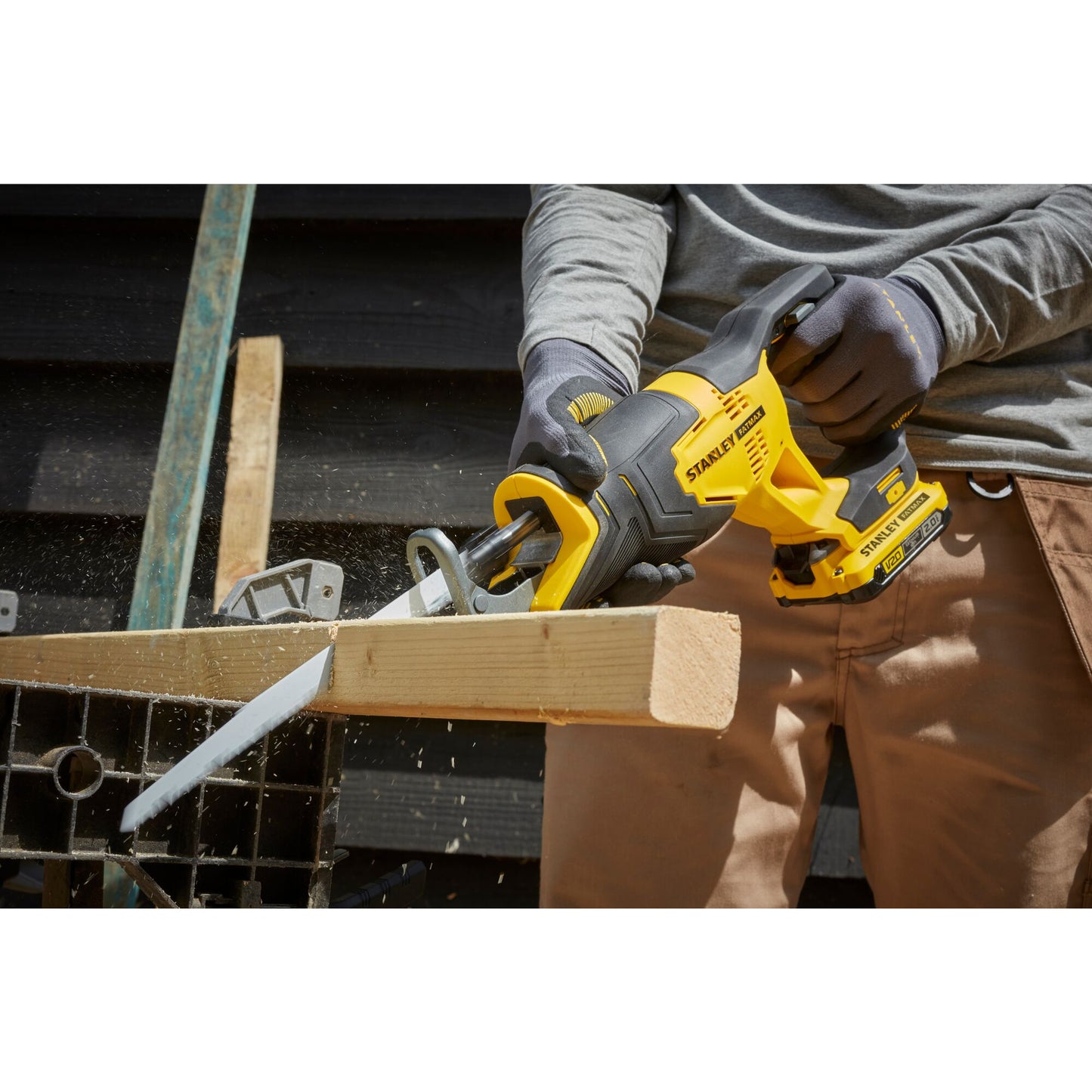 STANLEY FATMAX SFMCS300D2K-QW V20 18V Akku-Säbelsäge, 2 Akkus 18V 2,0Ah