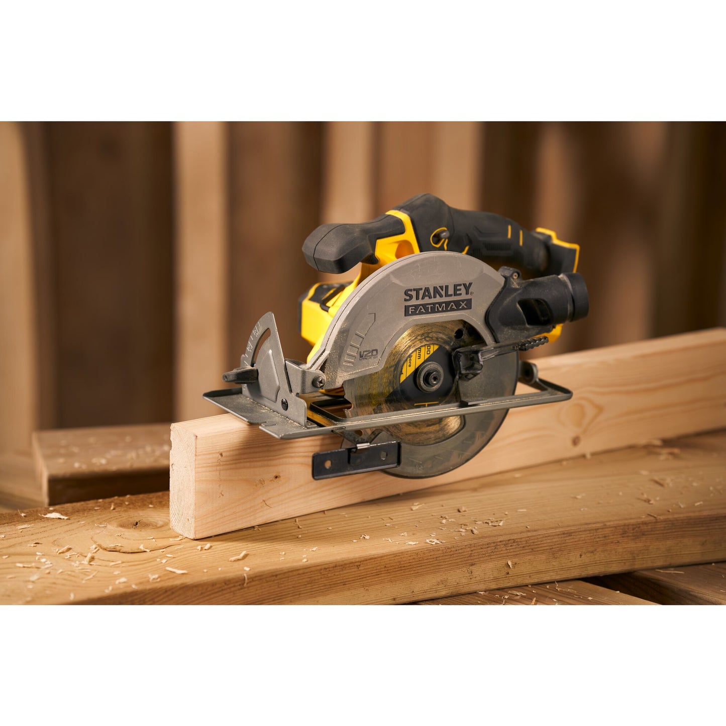 STANLEY FATMAX SFMCS500M2K-QW Scie circulaire V20, 2 batteries 18V 4.0Ah