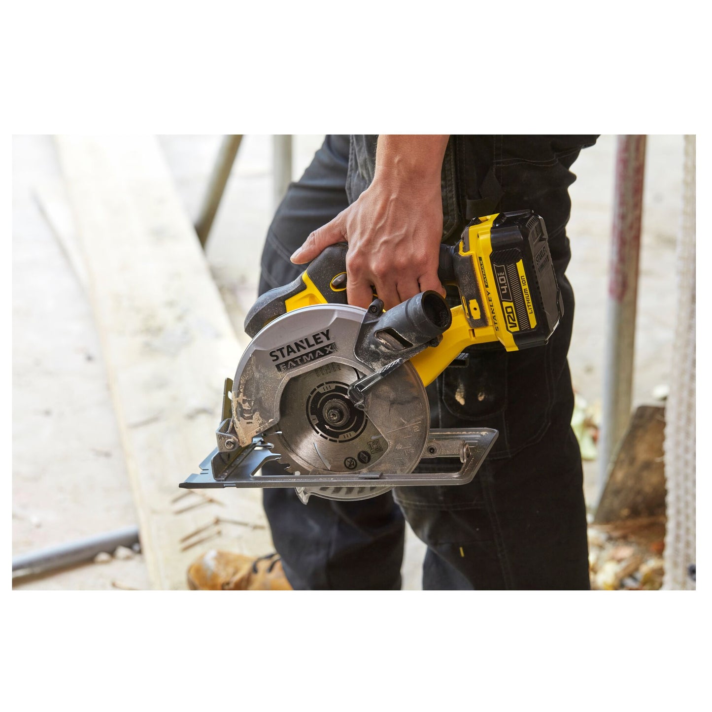 STANLEY FATMAX SFMCS500M2K-QW Scie circulaire V20, 2 batteries 18V 4.0Ah