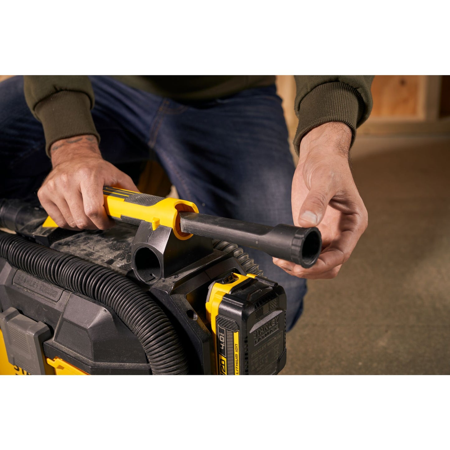 STANLEY FATMAX SFMCV002B-XJ Aspirateur à eau et poussière V20, sans batterie ni chargeur